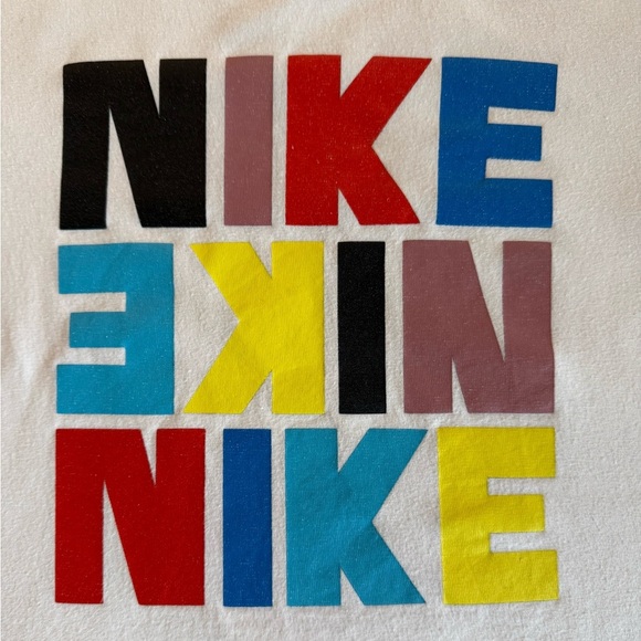 Nike women’s xs boxy Short Sleeve Tee - Picture 2 of 6